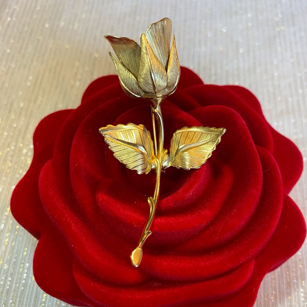 Vintage Giovanni Gold Tone Rose Brooch Signed